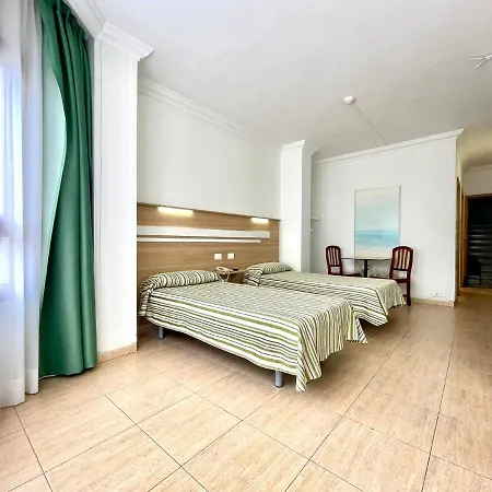 Triple Interior Studio. Wifi, 1 Minute Walk From Las Canteras Beach Λας Πάλμας ντε Γκραν Κανάρια