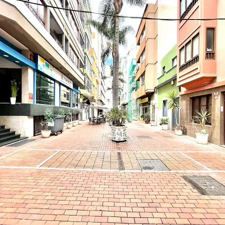 Triple Interior Studio. Wifi, 1 Minute Walk From Las Canteras Beach Λας Πάλμας ντε Γκραν Κανάρια