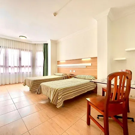 Triple Interior Studio. Wifi, 1 Minute Walk From Las Canteras Beach