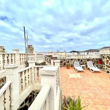 Triple Interior Studio. Wifi, 1 Minute Walk From Las Canteras Beach Las Palmas de Gran Canaria